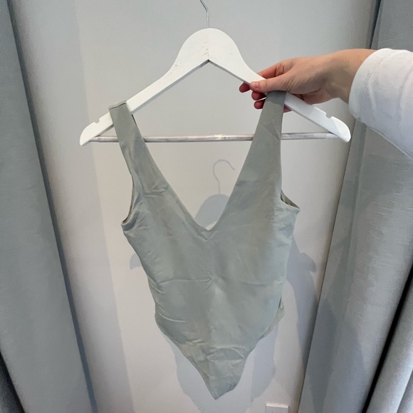 Babaton Grey or really light blue bodysuit - Picture 3 of 3